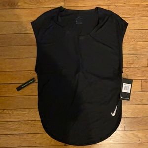 {NWT} Nike T-Shirt